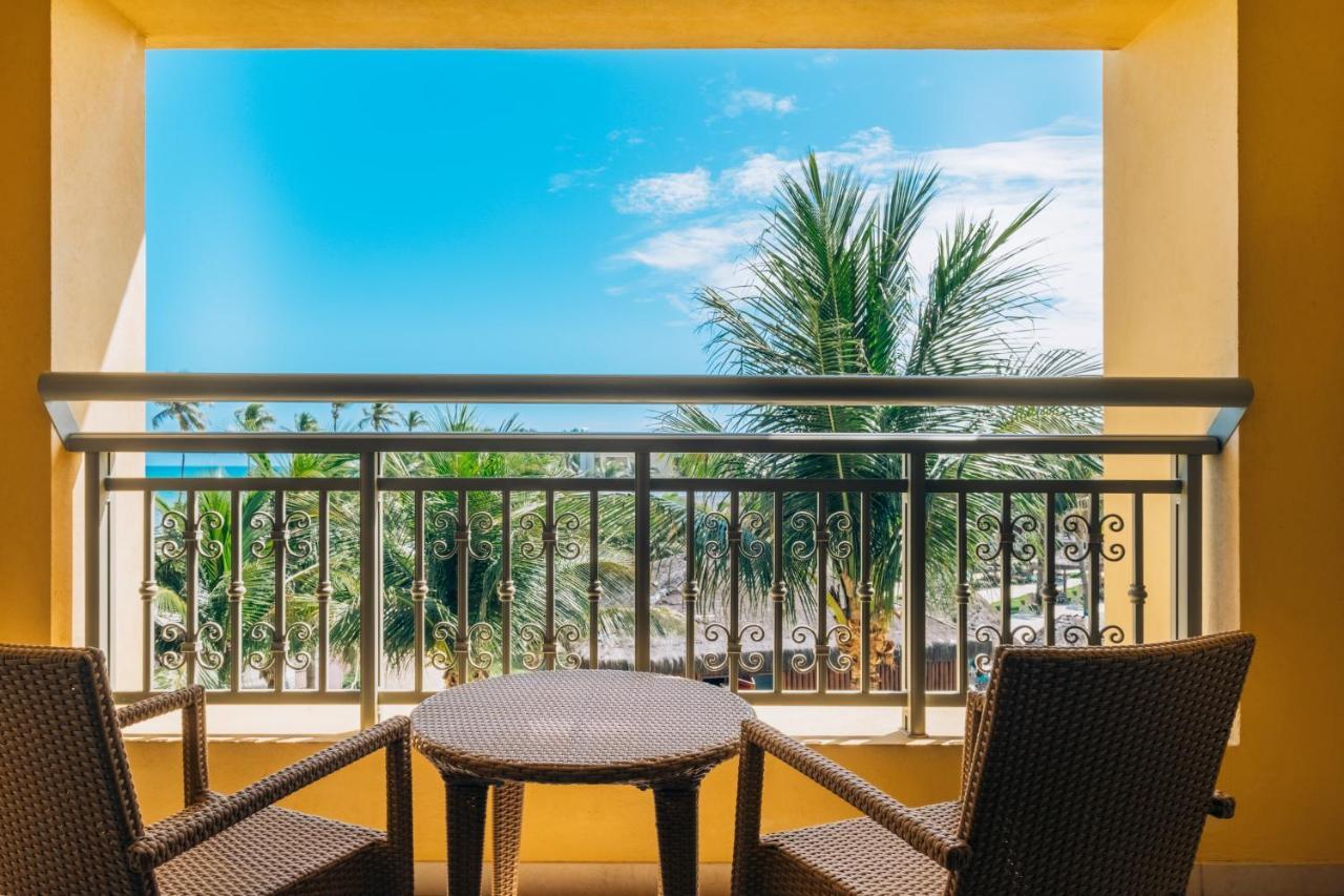 ホテル Iberostar Waves Bahia プライア・ド・フォルテ エクステリア 写真 Balcony of a guest room
