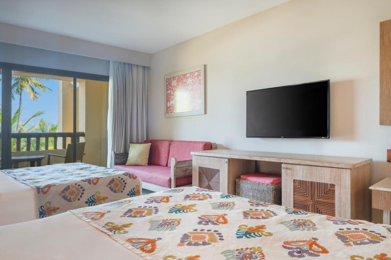 ホテル Iberostar Waves Bahia プライア・ド・フォルテ エクステリア 写真 A room at the Iberostar Grand Hotel Bávaro