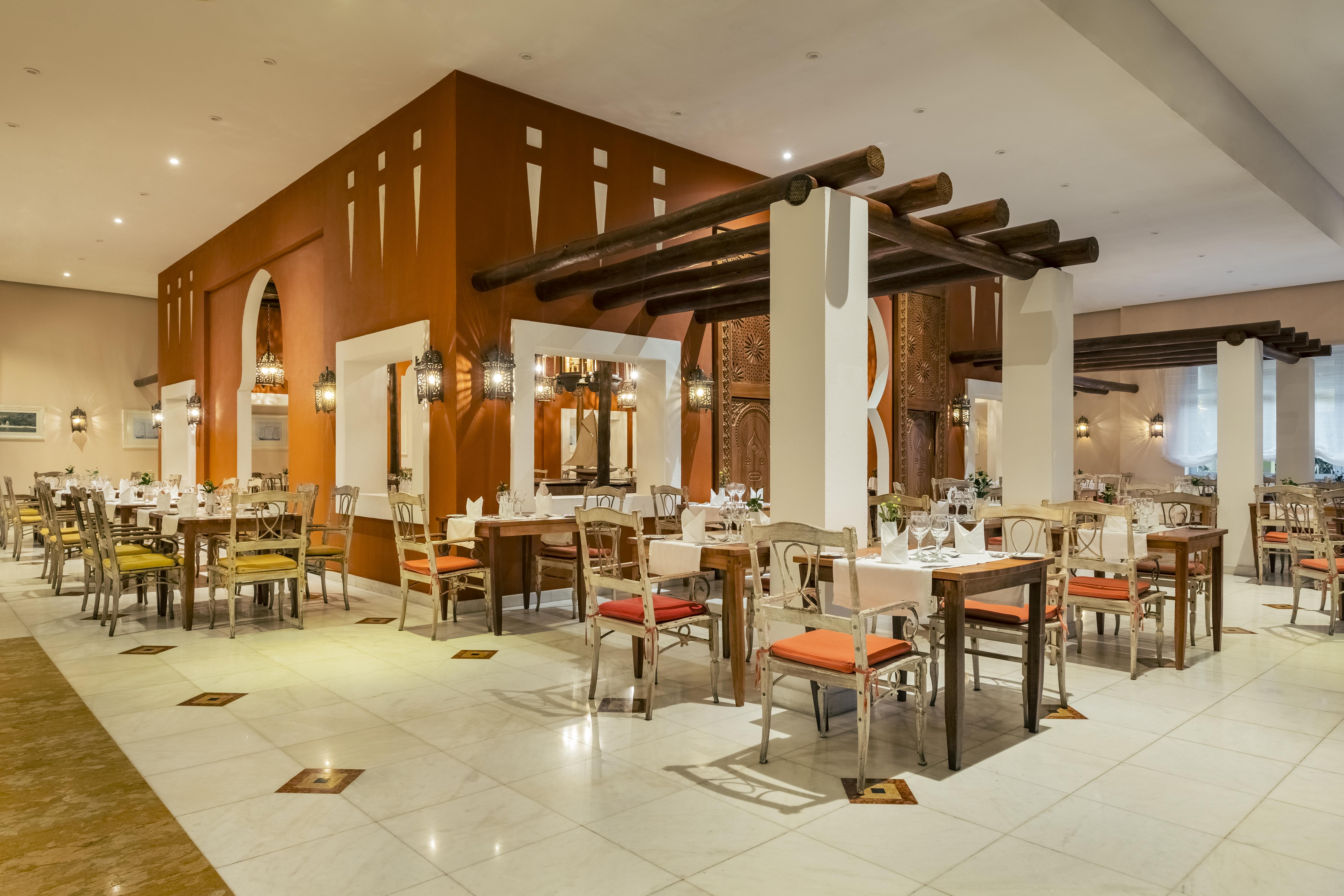 ホテル Iberostar Waves Bahia プライア・ド・フォルテ エクステリア 写真 The restaurant