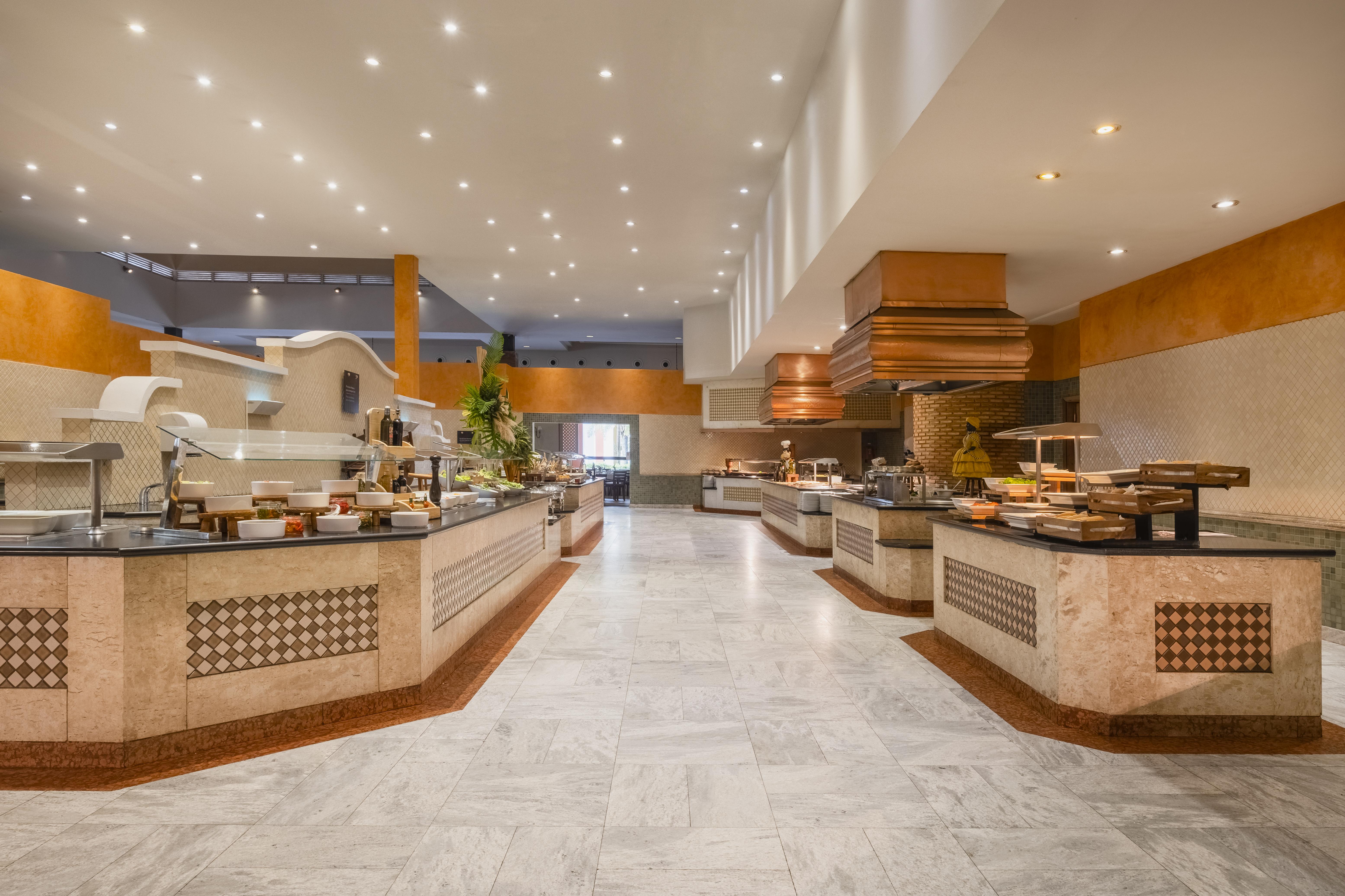 ホテル Iberostar Waves Bahia プライア・ド・フォルテ エクステリア 写真 The buffet at the hotel